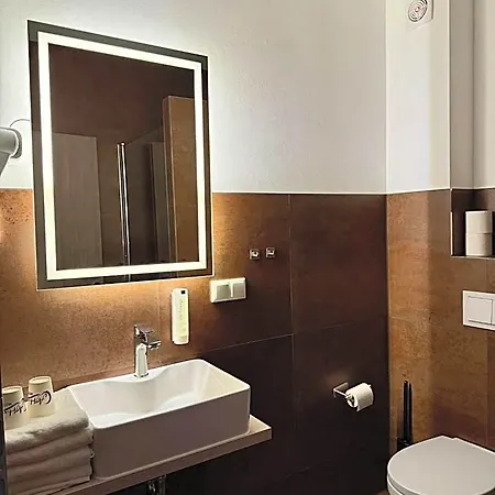 Ayhan 3* Burgdorf (Hannover)