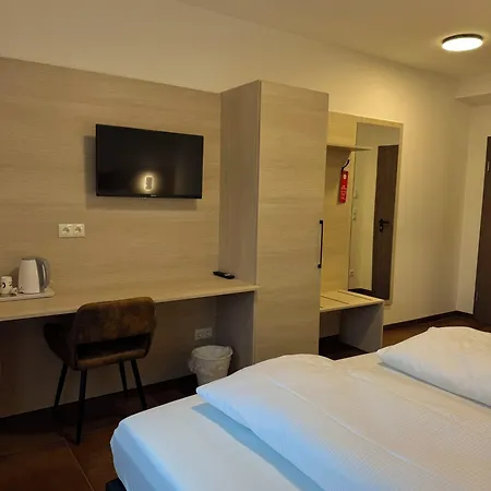 Ayhan 3* Burgdorf (Hannover)