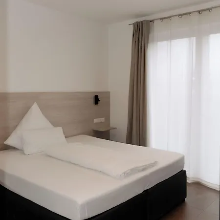 Ayhan 3* Burgdorf (Hannover)
