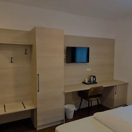 Ayhan 3* Burgdorf (Hannover)